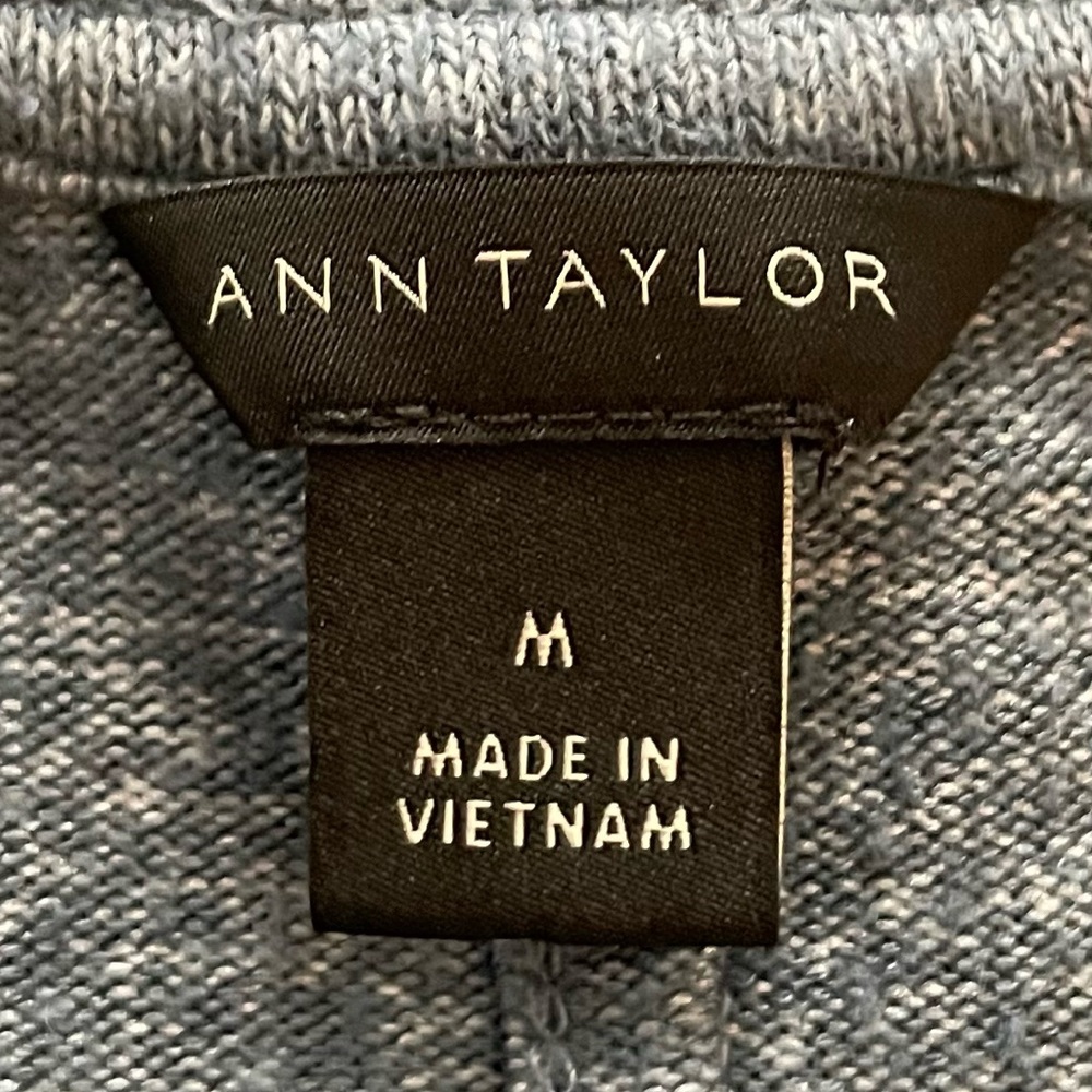Ann Taylor heather gray rayon round hem T-shirt, size M loungewear side slits - Picture 4 of 12